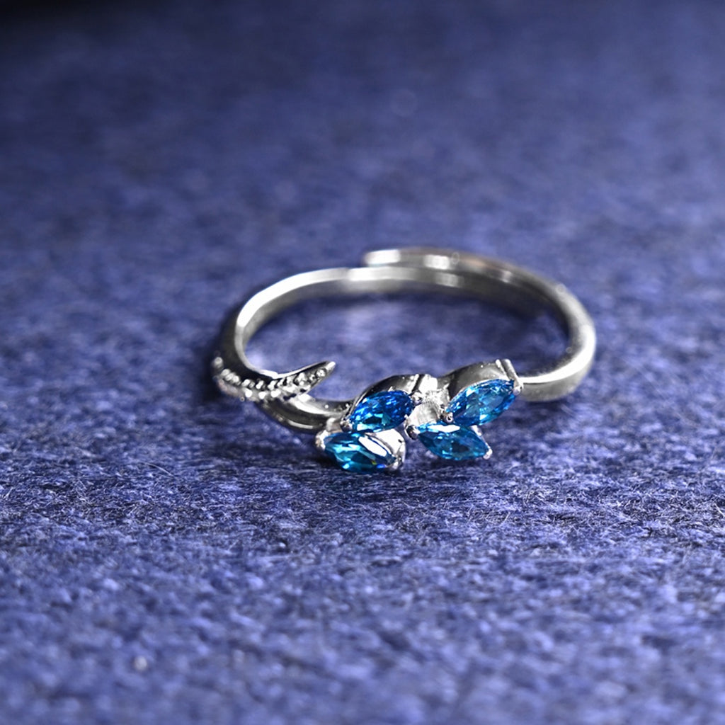 Silver Tonje Curved Blue Leaf Ring